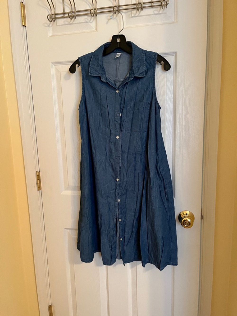Old Navy Sleeveless Denim Midi Dress in Blue